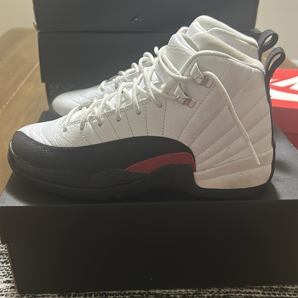Air Jordan 12 Retro (GS) white/gym red/black size 5.5Y EUC with box - Picture 4 of 7